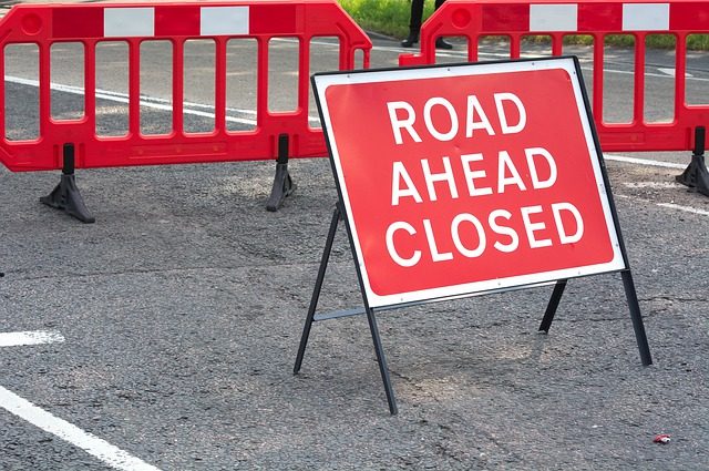 Дизел Пътуване с кола Road Ahead Closed Затворен път