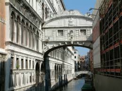    (Ponte Dei Sospiri)