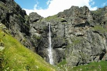 Водопад Футула